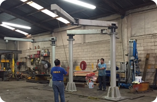 Fabricación Diseñamos y fabricamos sus grúas viajeras de acuerdo a sus necesidades, bajo las normas internacionales aplicables en el ramo; garantizando la confiabilidad del equipo